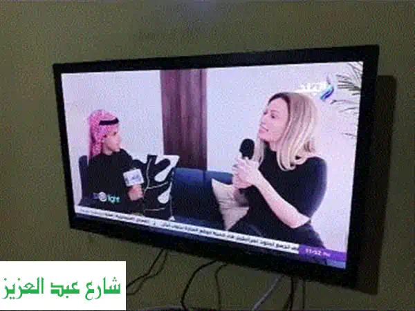 شاشة سامسونج 24 بوصة بحالة ممتازة + الكرتونة...