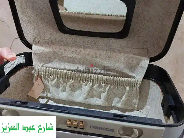 شنطة خزنة آمنة لحماية أغراضك الثمينة!  🔑🛡️