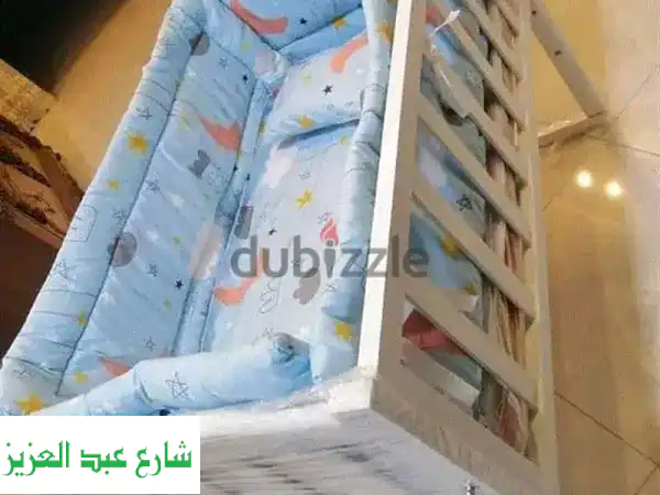 سرير أطفال فاخر بكل مشتملاته: هزاز، قابل للفتح،...