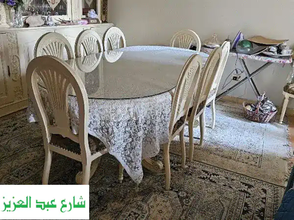 سفرة أنيقة مع 10 كراسي + نيش - فرصة لا تُفوّت!