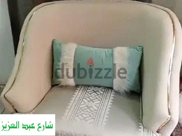 راحة ملكية مع كرسي فوتيه كلاسيكي من خشب الزان الأحمر