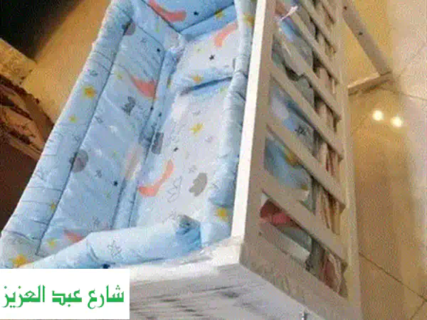 أمان طفلك هو أولويتنا: كرسي سيارة أطفال آمن ومريح