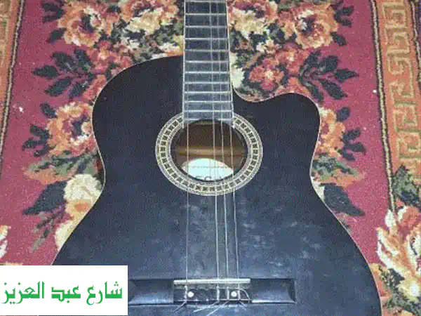 جيتارين كلاسيك للبيع + جراباتهما! (فرصة مميزة لعشاق الموسيقى)