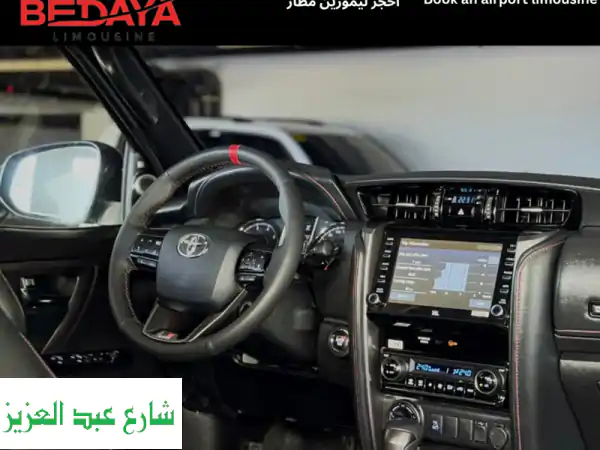 استمتع برحلاتك مع تويوتا فورتشنر: إيجار مع سائق - فخامة وراحة مضمونة!