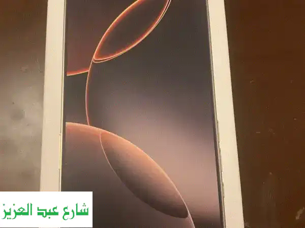 iPhone 16 Pro Max: الصحراء بين يديك - لون ذهبي فريد!