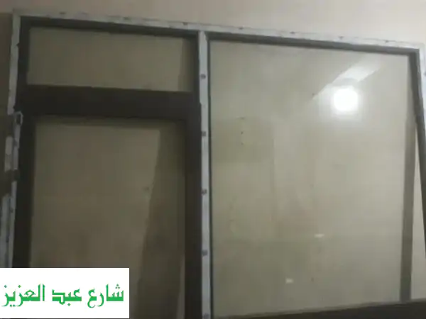 واجهة محل أنيقة من الألوميتال بزجاج كسر زيرو (ارتفاع 2.40م) - تصميم مميز لنجاح مشروعك!