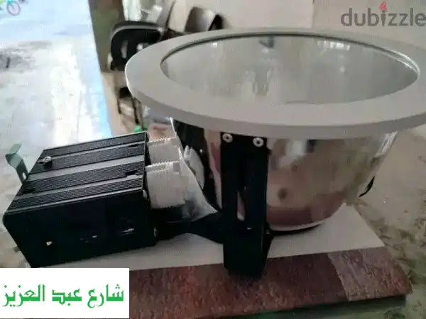 كشاف كهربائي عالي الإضاءة - إضاءة مثالية لأي مشروع!