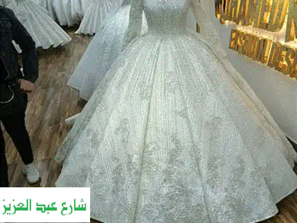 فستان زفاف أحلامك -  بكم واسع وطرحة أنيقة -  لبس مرة واحدة فقط!