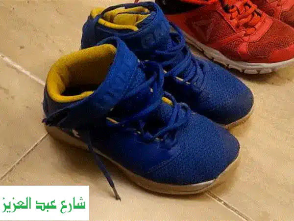 كوتشي أطفال Under Armour - مقاس 33.5 - بحالة ممتازة!  وفر الآن!
