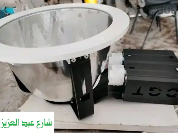 كشاف كهربائي عالي الإضاءة - إضاءة مثالية لأي مشروع!