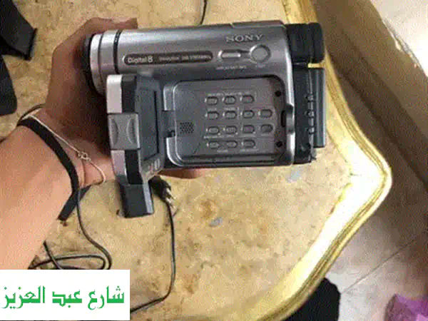 كاميرا سوني ZV-1 بحالة ممتازة - سعر مغرٍ! (٢٠ ألف فقط)