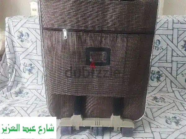 شنطة سفر ترولي وسط مميزة - سافر براحة و أمان! ✈️