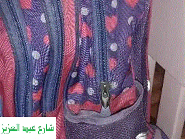 شنطة مدرسة بنفسجية وبنفسجية:  أكثر من مجرد حقيبة! ✨