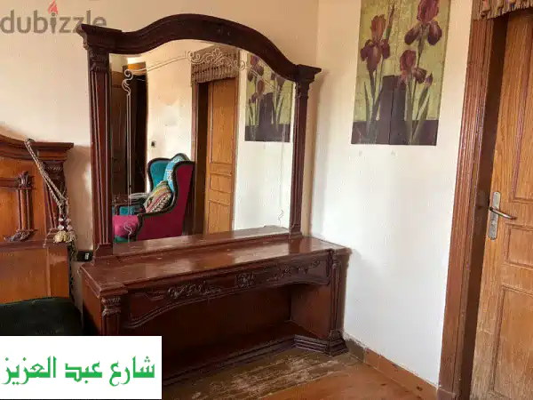 تسريحة خشب كلاسيكية فخمة - قطعة فريدة لمنزل أحلامك!
