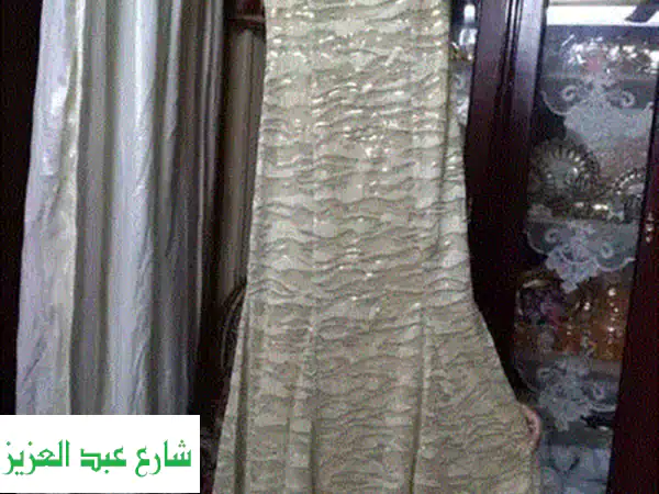 فستان تايجر نص كم: أناقة لا تُقاوم بسعر لا يُصدق!