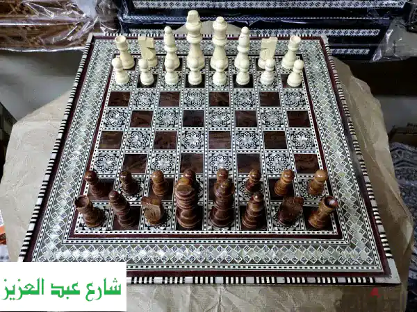 لعبة الشطرنج الفاخرة: تحفة فنية من خشب الزان...