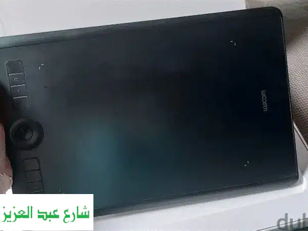 واكوم Intuos Pro Medium - بحالة ممتازة - كالجديد! (وارد الإمارات)