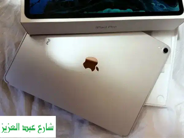 آيباد برو 12.9 إنش (الجيل الثالث) بحالة ممتازة - سعة 512 جيجا + قلم + شاحن!