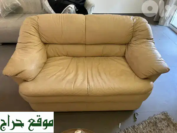 كنب جلد فاخر للبيع - راحة لا تُقاوم بسعر لا يُصدق!