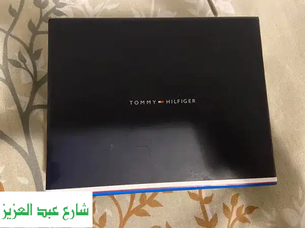 حقيبة تومي هيلفيغر الجلدية الأصلية - جديدة كلياً! ✨