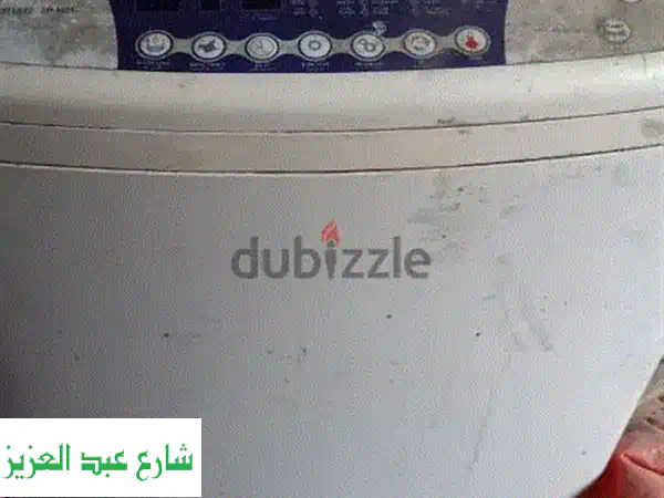 غسالة ملابس يونيفرسال نظيفة جداً - كالجديدة!...